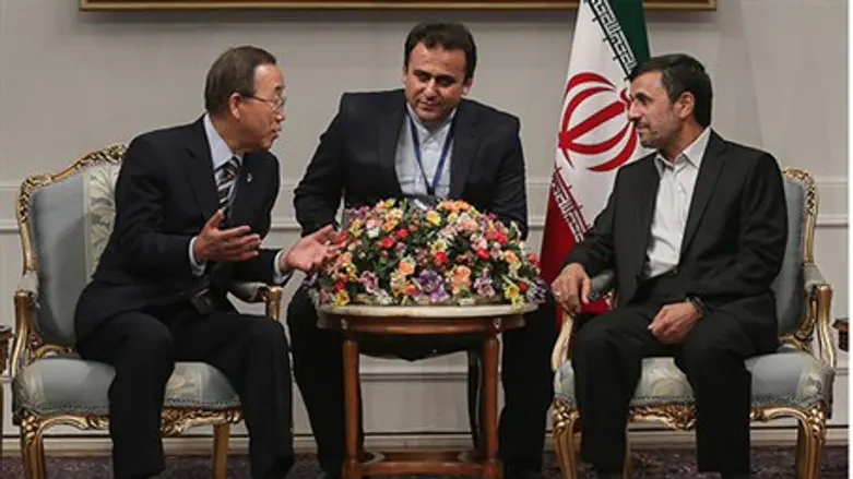 Ban Ki-moon meets with Mahmoud Ahmadinejad in