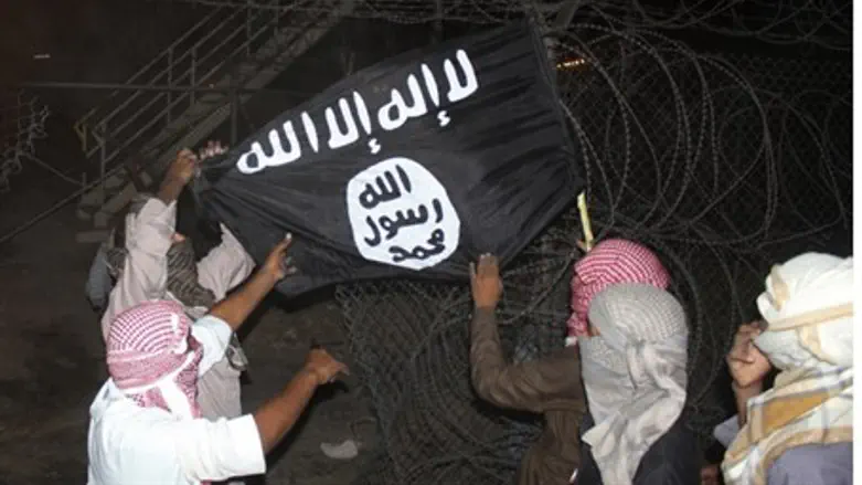 Terrorists raise Al Qaeda flag at Gora base i
