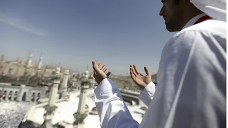 Muslim prays in Saudi Arabia