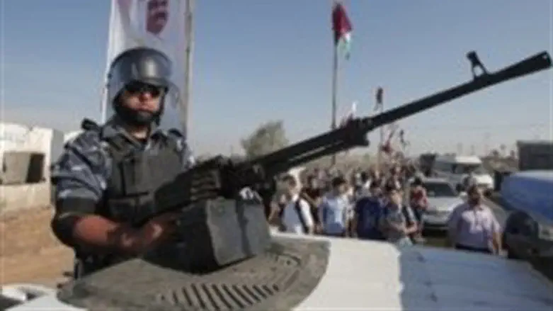 Hamas soldiers before arrival of Qatari Emir