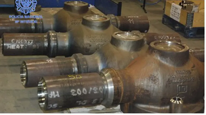 Seized highly corrosion-resistant valves in a