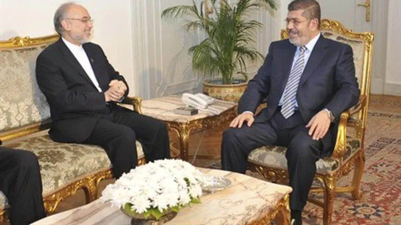 Iran's FM Salehi, Egypt's Pres. Morsi in Cair