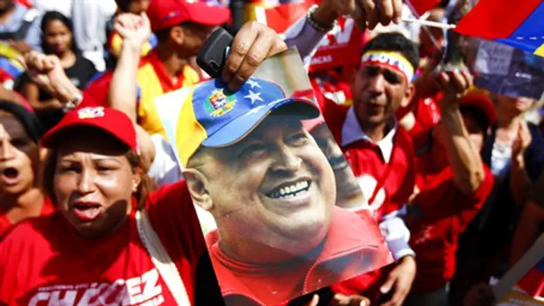 Supporters in Caracas celebrate Chavez's retu