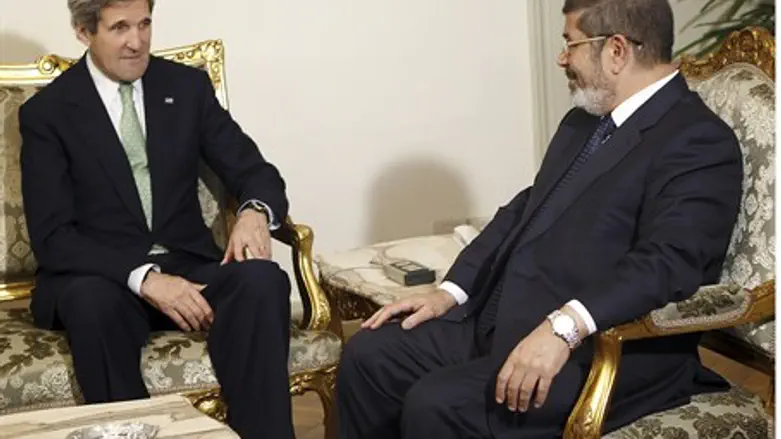 meeting between John Kerry and Mohamed Morsi 
