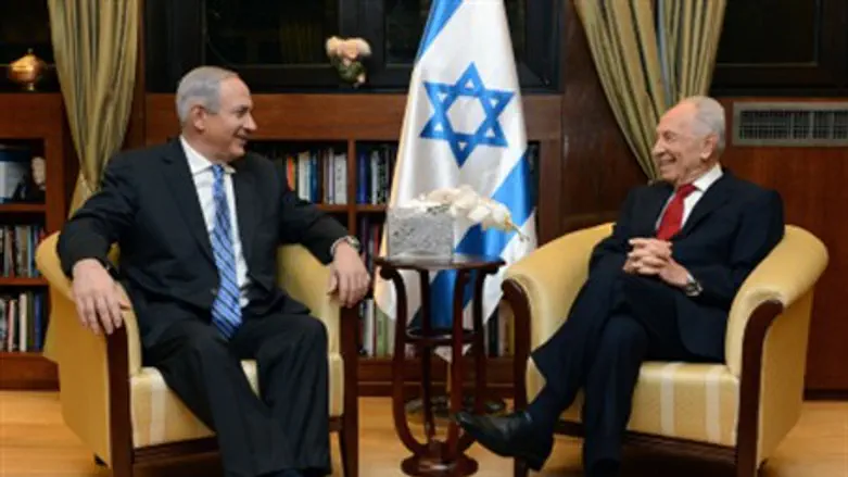 Netanyahu meets Peres
