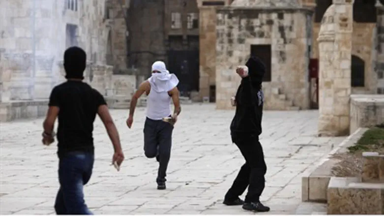 Violence outside Al Aqsa mosque`