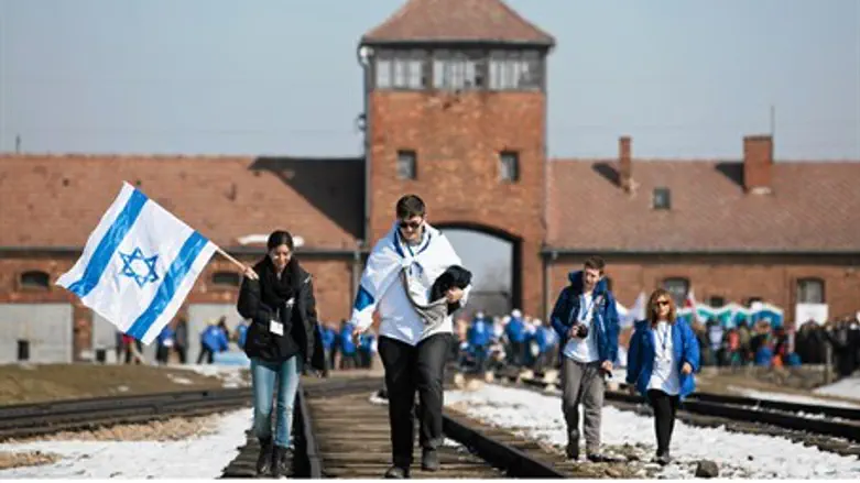 Jews carry Israeli flags at Auschwitz