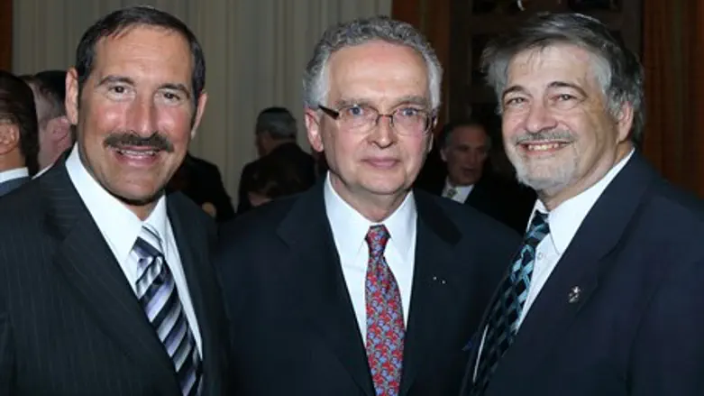 Peters with Joe Frager (left), Paul Brody