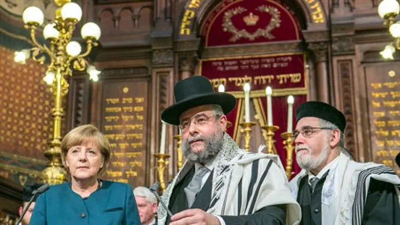 Merkel honored by EU rabbis