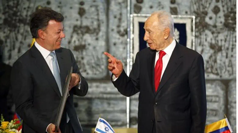 President Shimon Peres and Colombian counterp