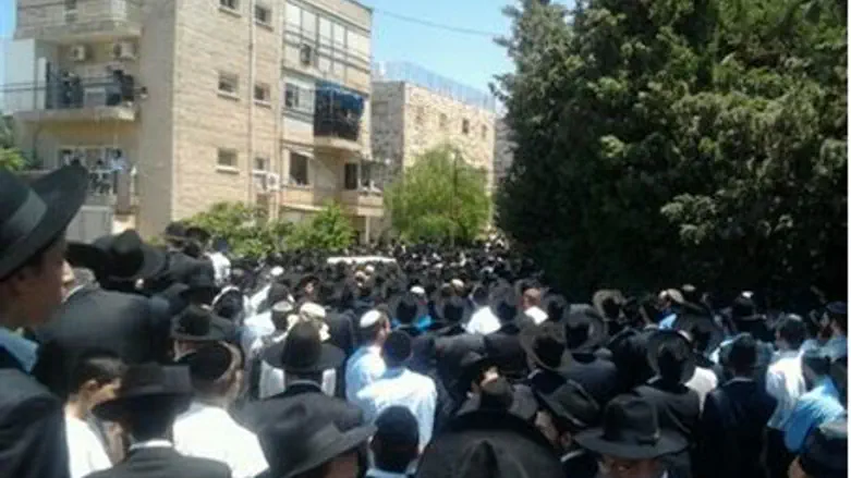 Rabbi Neuwirth's funeral
