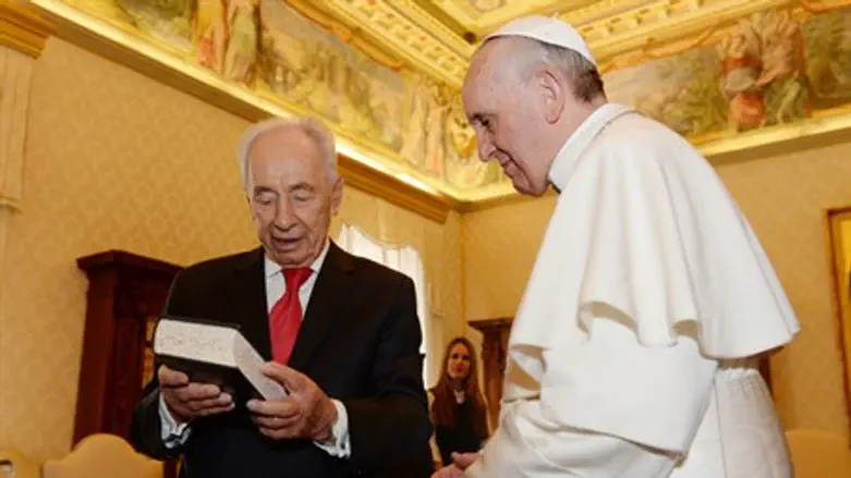 Shimon Peres meets with Pope Francis