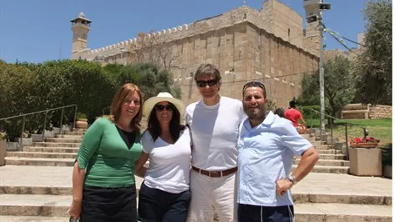 Dr Oz with Rabbi Boteach, outside the Cave of