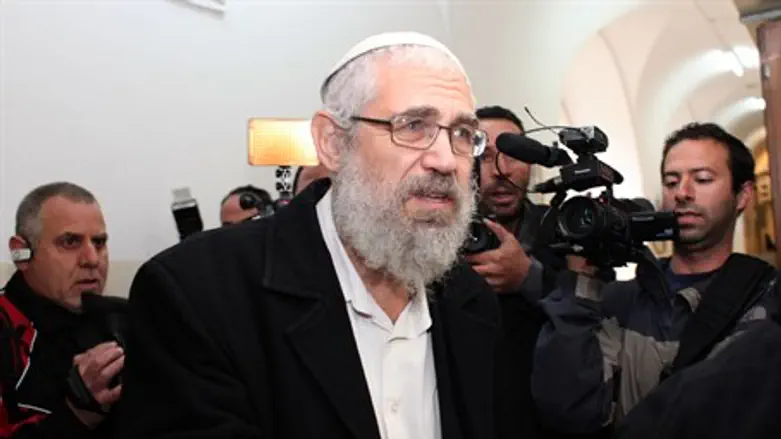 Rabbi Motti Elon in court