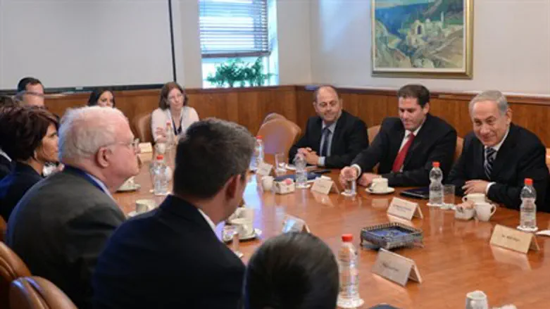 Netanyahu meets with a delegation of U.S. con