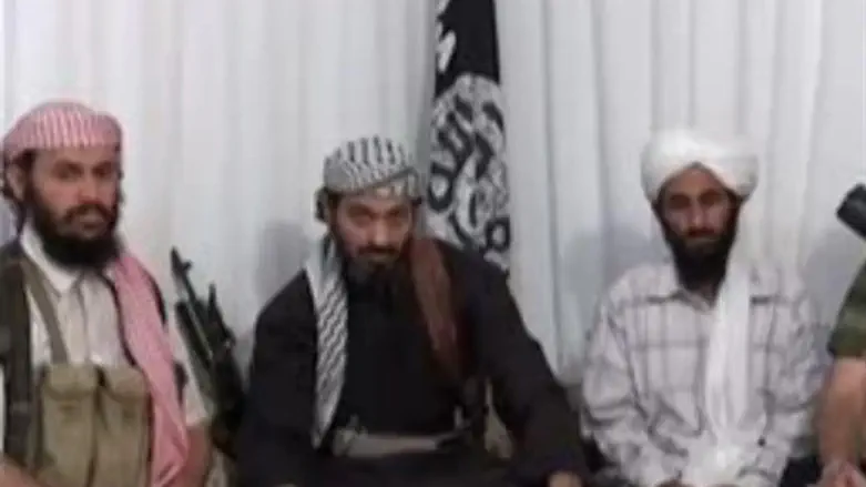 AQAP leader Nasser al-Wuhayshi (center)