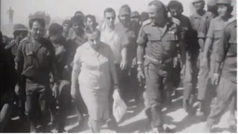 Golda Meir in Sinai during Yom Kippur War