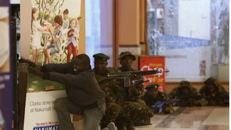 Kenyan soldiers fight terrorists in Westgate 