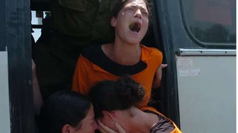 Illustration: Girls evicted from Gush Katif