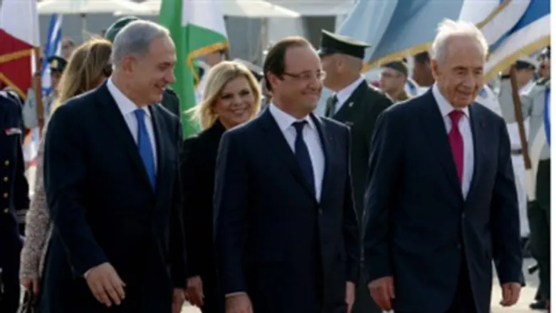 Netanyahu, Hollande, Peres on tarmac