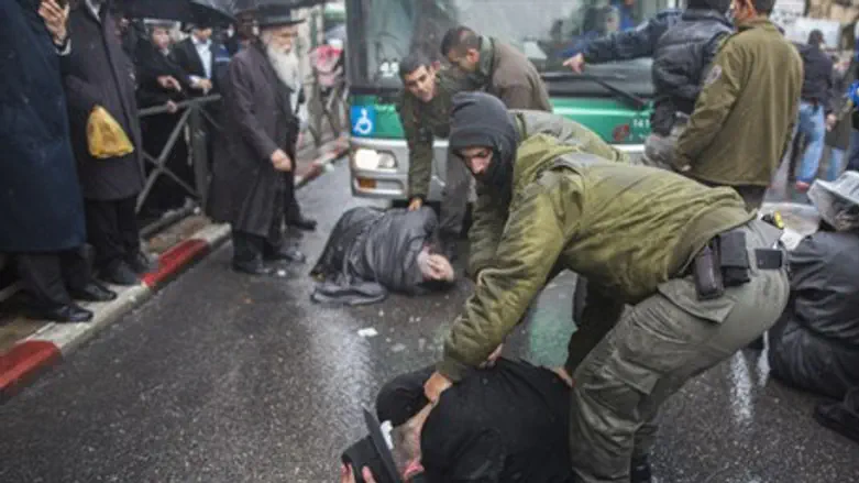 Police confront protesters in Meah Shearim