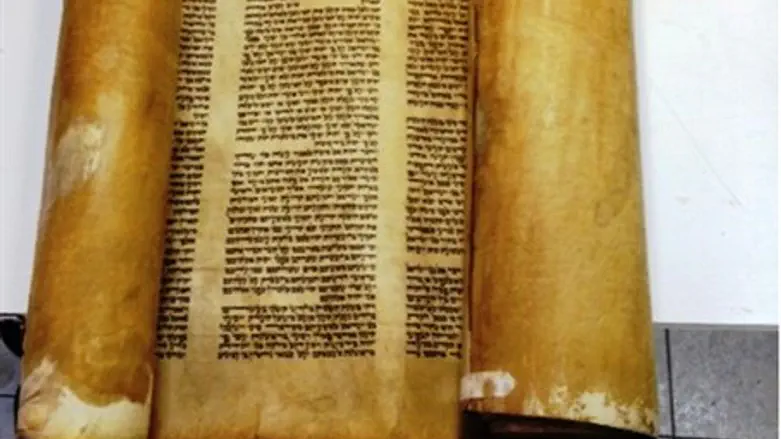 Torah scroll blackening