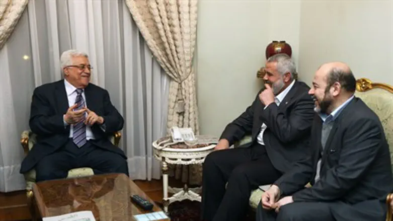 Abbas meets Hamas leaders (2012)