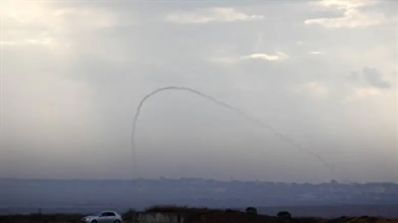 Terrorists fire Qassam rocket