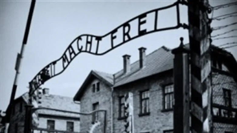The sign also appears at Auschwitz