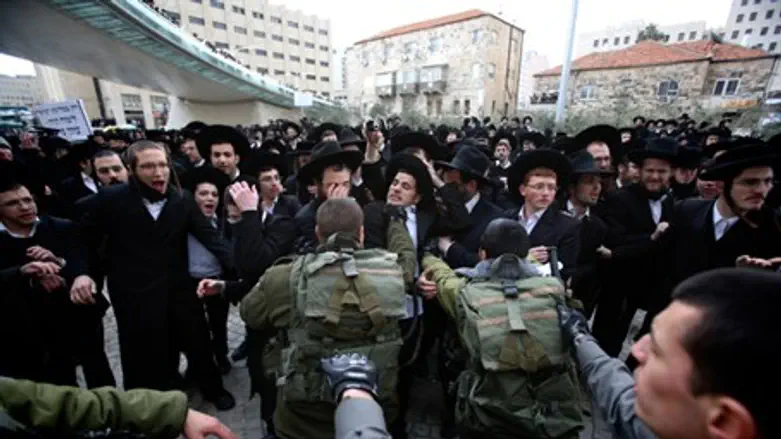 Hareidi protest yeshiva funding cut