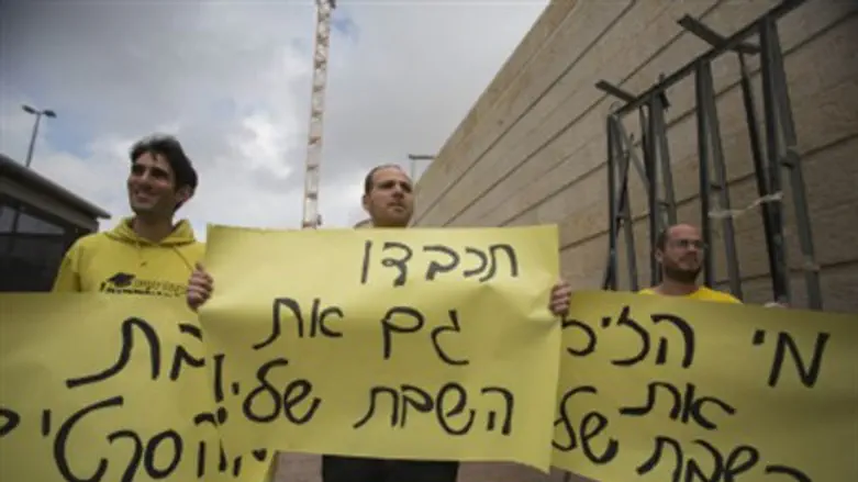 Protest for opening Cinema City on Sabbaths