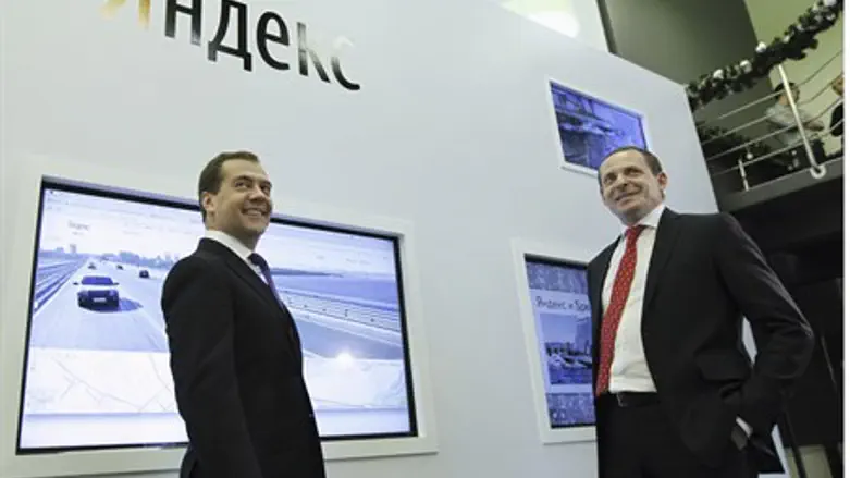 Russian PM Dmitry Medvedev (L) with Yandex CE