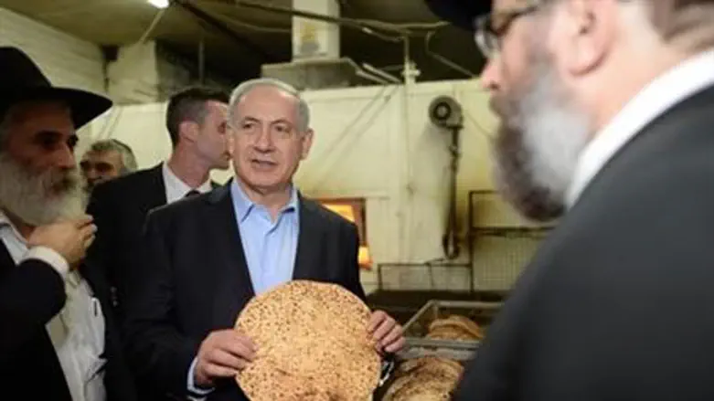 Binyamin Netanyahu making matzah with Chabad