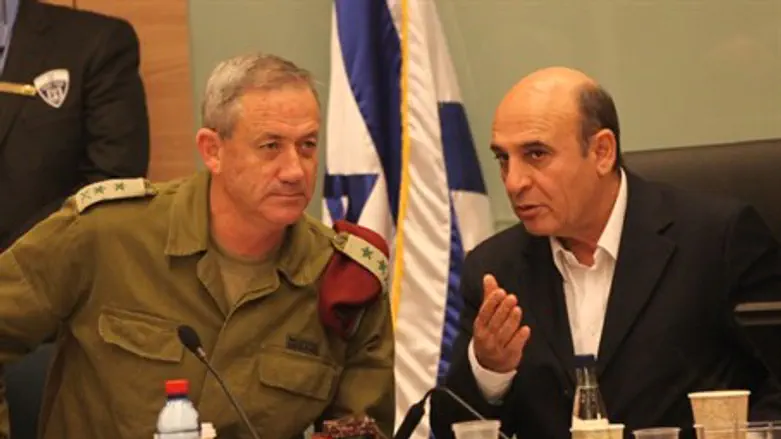 Mofaz (R) with IDF Chief of Staff Benny Ganz