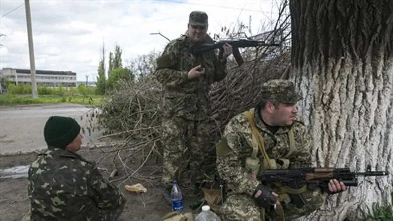 Pro-Russian armed men take positions near the