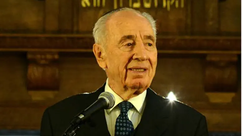 Shimon Peres at the Oslo Central Synagogue