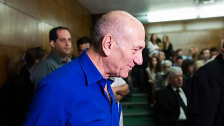 Ehud Olmert, in court before sentencing