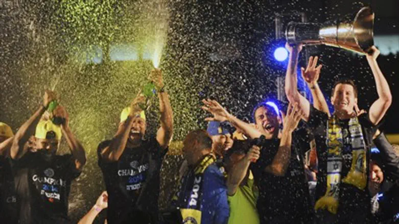 Maccabi Tel Aviv celebrates win