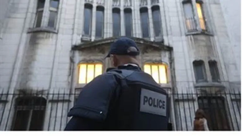 French police secure Paris synagogue (file)