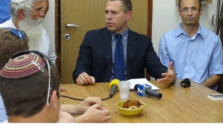 Minister Gilad Erdan ad Make Chaim yeshiva