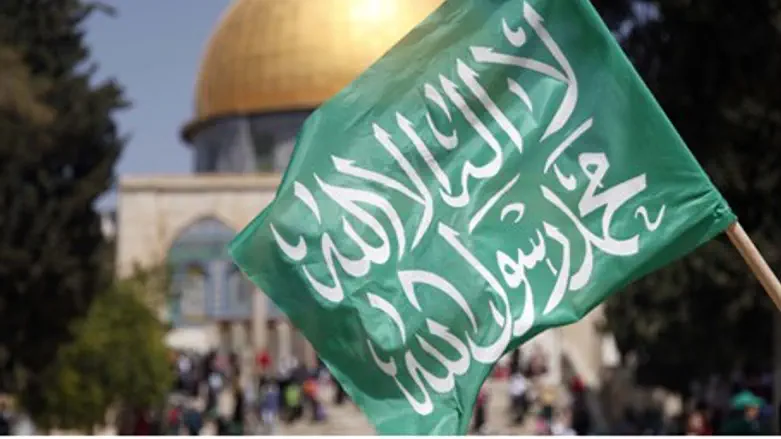 Hamas flag on Temple Mount (file)