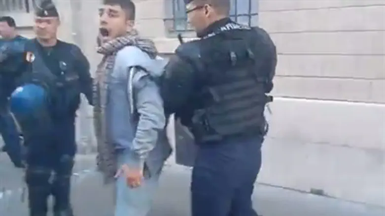 French police arrest one of the attackers
