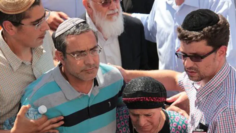 Uri Yifrah at the funeral in Elad