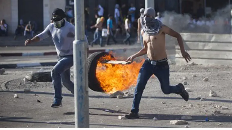 Arab rioters in Jerusalem