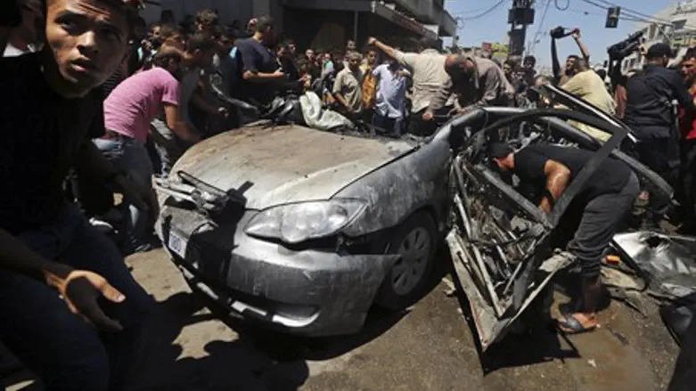 Car hit by airstrike in Gaza (illustration)