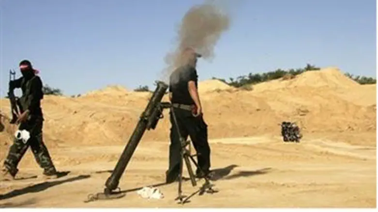 Gaza terrorists fire mortars (file)