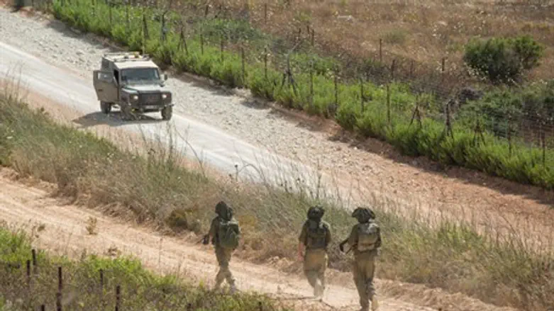 IDF troops patrol northern border