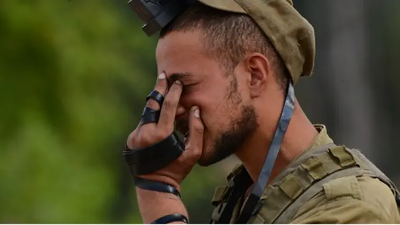 IDF soldier prays near Gaza