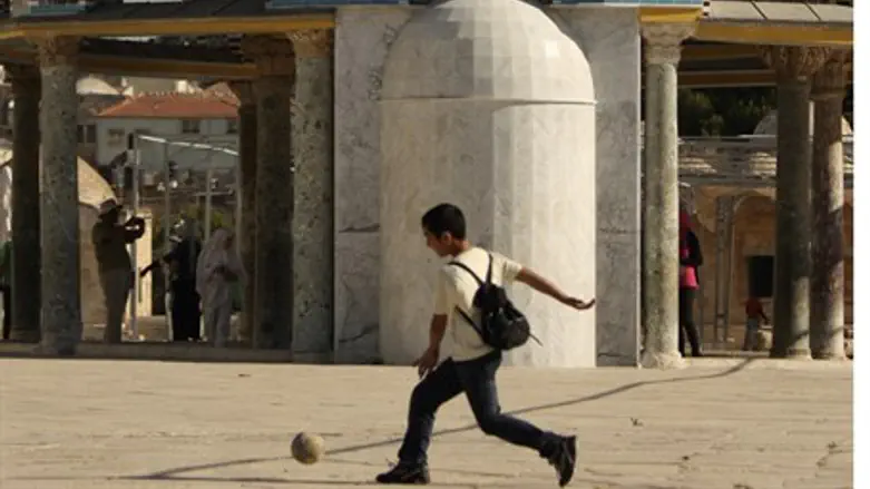 Arab soccer on Temple Mount (file)