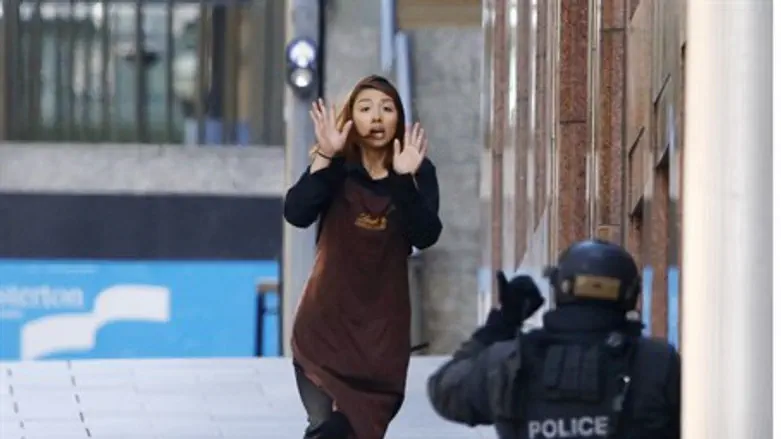 Hostage runs from Lindt cafe, Sydney